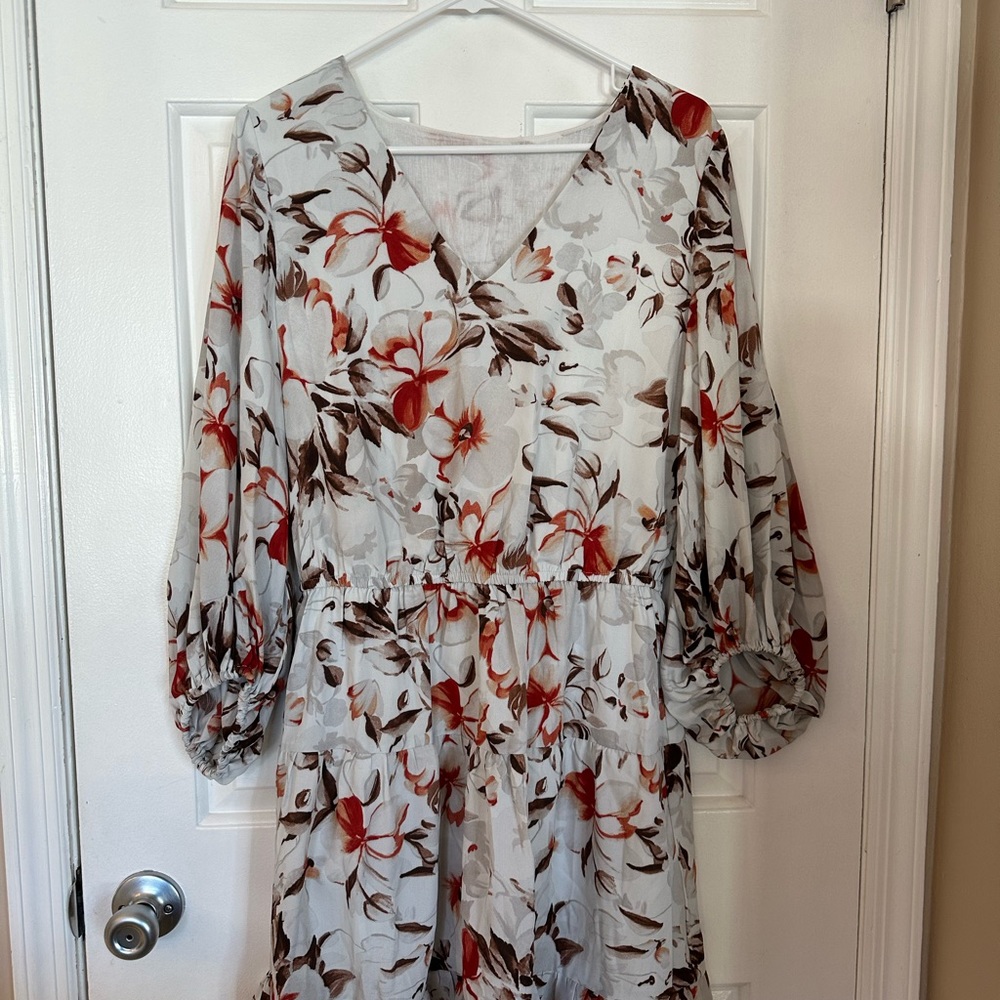 Women’s V Neck short swing dress. Size: Large. New without tags - Picture 2 of 3
